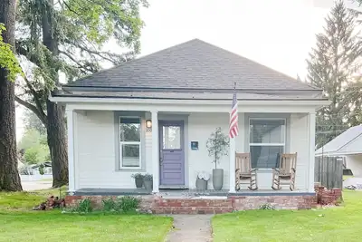 Image de Charming Midtown Cottage, 11 straight blocks to Sherman Ave/Downtown Boat Launch