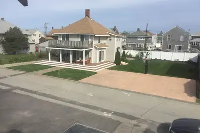 Image de large family home 80 yards from beach