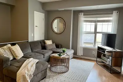 Image de Modern Luxurious 2 Br Condo + Pool + Hot Tub + Games Room + Gym