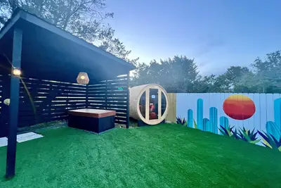 Image de Cabin in Hill Country 1 bed, 1 bath w/ hot tub, gym, sauna, & cold plunge