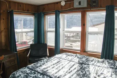 Image de Nestled on the quiet lake in Rockaway Beach