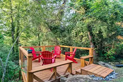 Image de Cabin-king master, 2 bath, private loft w/ queen & twin, Hot Tub, flat driveway