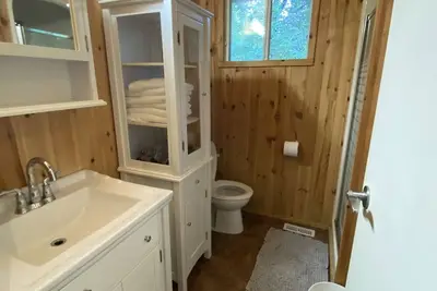 3 bedroom cabin minutes from beach & on Tc trail!