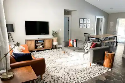 Image de Hot Tub, Fire Pit + Acre Views - The Kos House