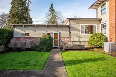 Image de Beautifully furnished, charming 1bd/2ba historic cottage in Downtown Corvallis