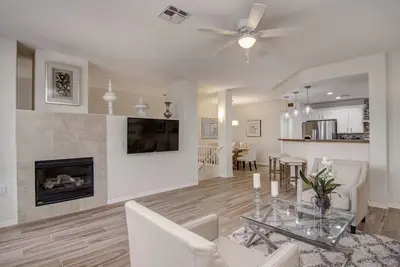 Image de Great Location! Dining, Shopping, Free Golf, Hiking, Heated Pool, Spa & Fitness Room, Garage + Wifi