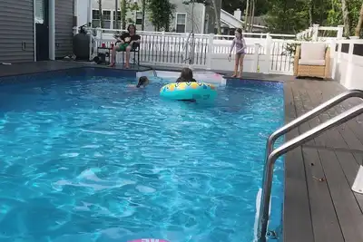 Image de Bright beach house w/ Private Pool on Trolley loop