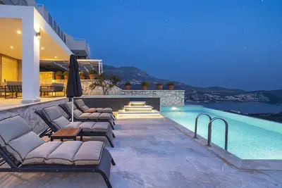Superlative Modern 4 Bedroom Villa with Stunning Sea Views