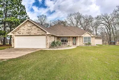 Image de Family Alba Home w/ Boat Dock on Lake Fork!