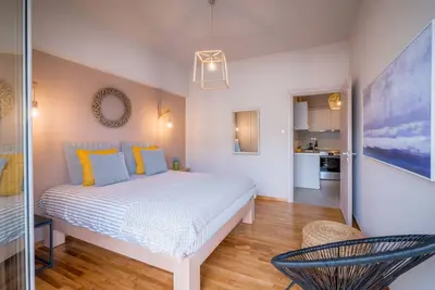 Image de Brand new aptm touching Acropolis