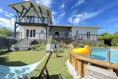Image de Grande maison familiale 5 chambres et  piscine à Arès sur le bassin d’Arcachon