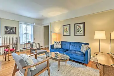 Image de Pet-Friendly Apt in 1850's Victorian Mansion!