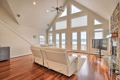 Image de Dreamy Ridgeway Home w/ Grill on Lake Wateree!