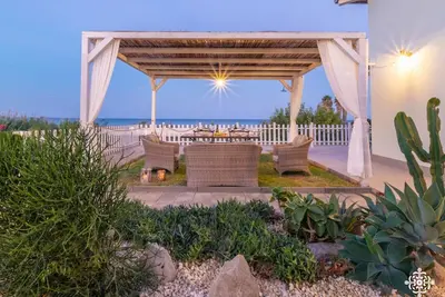 Image de Beach Front Villa 1 - sea view