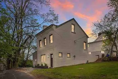Image de renovated historic home minutes from Lawrenceville