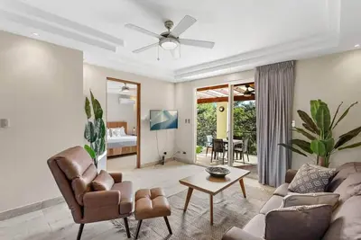 Image de Pristine + Monkeys + Walking distance to town