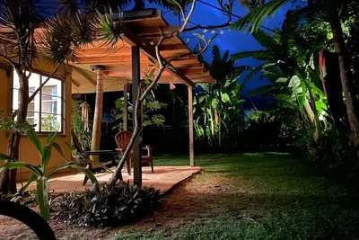 Image de Quiet Cottage a Block from the Beach