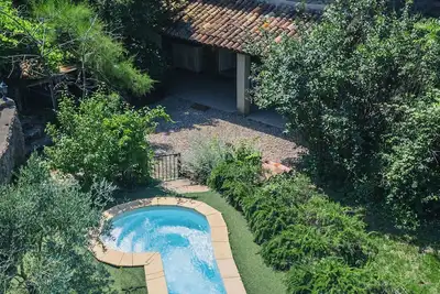 Image de 17th century farmhouse: Authenticity, Comfort and Swimming pool.