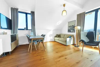 Image de Romantic Two Bedroom Apartment with a terrace