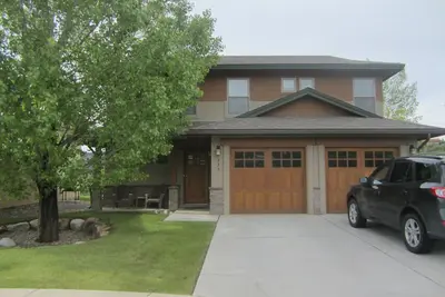 Image de Comfortable family friendly home with great views in convenient location