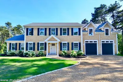 Image de Recently Completed! Exceptional Striking, Classic Colonial wth Water Access