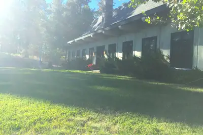 Image de Timeless architecture, on 20 rolling  acres, just minutes from  Bigfork village.