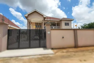 Image de 4 bedroom furnished Entire residential home