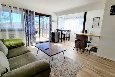 Image de Cardinal Nest - Lovely 1 Br/1 Ba Couple's Retreat