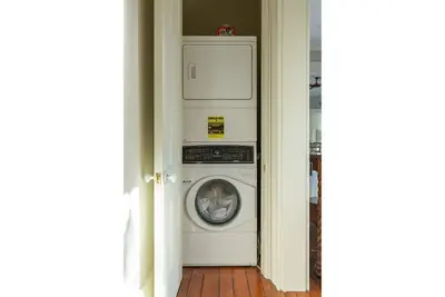 Image de Upscale Stylish 2b/2b Downtown near Upper King St.