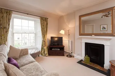 Image de An elegant and spacious two-bedroom apartment. Sleeps 4.