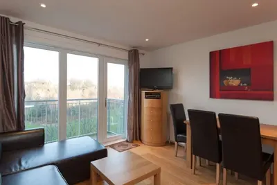 Image de Modern two-bedroom apartment. Sleeps 4.