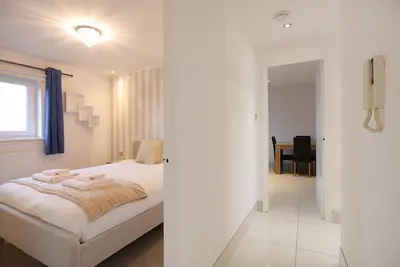 Image de Modern two-bedroom apartment with excellent transport links to the city centre and beyond. Sleeps 4.