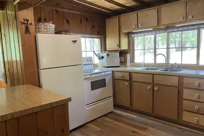 Image de Cozy Lake front getaway -Only 7 min from Pictured Rocks National Lakeshore.