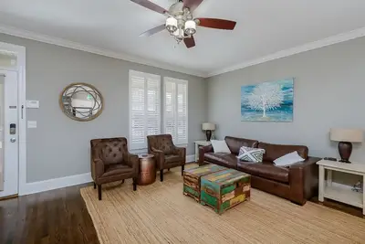 Image de Deluxe downtown Tallahassee condo; great value!