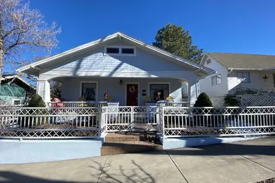 Image de Come visit our 1924 Craftsman Cottage in the downtown Prescott Historic District