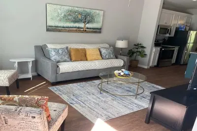 Image de Valdosta Oasis: 2br 2. 5 Ba near Down Town and Vsu