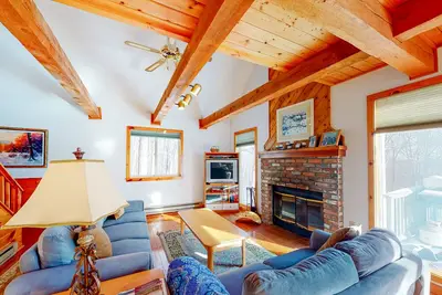 Forest Home with Shared Pool & Hot Tub, WiFi, & Washer/Dryer - One Small Dog Ok