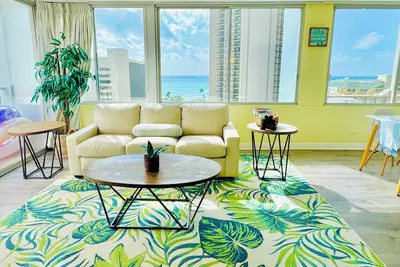 Image de Nice Ocean View 1bed room, full kitchen, near Waikiki Beach! Rooftop pool&Bbq.