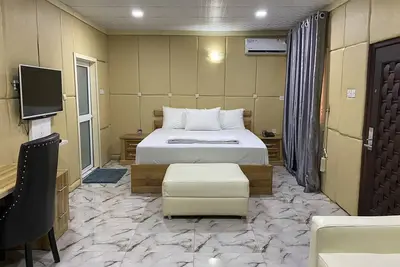 Lovely studio apartment with free parking on premises