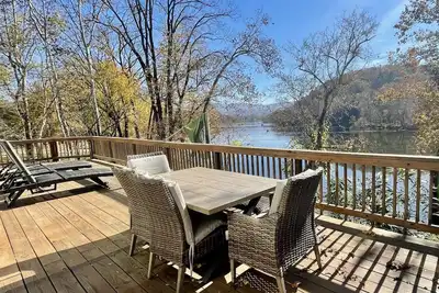 Image de Waterfront, Luxury Panoramic View, Fast Wi-Fi, Private River Access Steps Away!