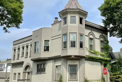 Image de Schlitz Castle: Huge 5br/4ba Sleeps 12 w/ Double Kitchens & Living Rooms