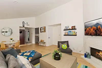 Image de Anaheim Disney themed Family Condo, 10 min to Disneyland