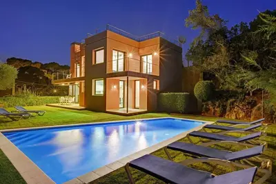 Image de ***Tamariu Villa*** 4 Bedrooms | Private Pool | Free A/C | 500m to beach