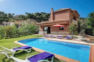 Image de ***Lloret De Mar Villa*** 4 Bedrooms | Private Pool | Free Wifi | Bbq