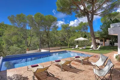 Image de ***Tamariu Villa*** 5 Bedrooms | Private Pool | 500m to beach | Bbq