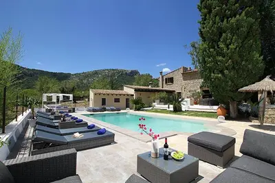 ***Pollensa Villa*** 6 Bedrooms | Private Pool | Free A/C | Free Wifi | Bbq