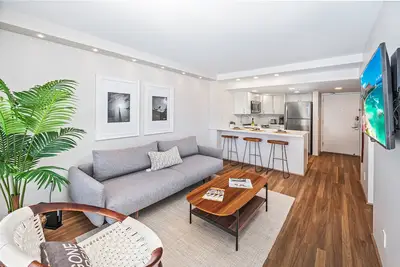 Image de Ocean-Lagoon Condo w/Full Kitchen at Ilikai Hotel and Steps to the Beach