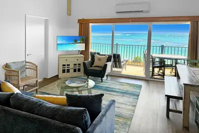 Image de Recently Updated Beachfront Oceanfront Condo! Walk to Old Town Kapa'a