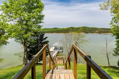 Image de Sunset Breeze | Luxury Lakeside Cabin- Private Dock+ Hot Tub