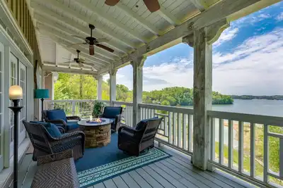 Image de 9 to 5 Retreat | On Lake, Private Dock, Fire Pit